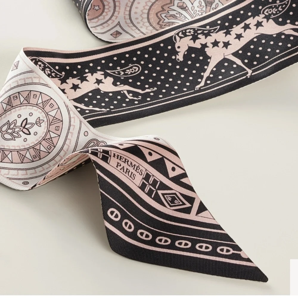NWT Hermes Cheval de Coeur Bandana Twilly Elegant Paisley Silk Scarf - Picture 2 of 6